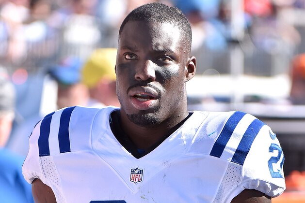 NASHVILLE, TN - OCTOBER 23:  Vontae Davis #21 of the Indianapolis Colts watches from the sideline during a game against the Tennessee Titans at Nissan Stadium on October 23, 2016 in Nashville, Tennessee.  (Photo by Frederick Breedon/Getty Images)