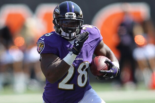 CINCINNATI, OH - SEPTEMBER 10:  Terrance West #28 of the Baltimore Ravens carries the ball during the first quarter of the game against the Cincinnati Bengals at Paul Brown Stadium on September 10, 2017 in Cincinnati, Ohio. (Photo by John Grieshop/Getty Images)