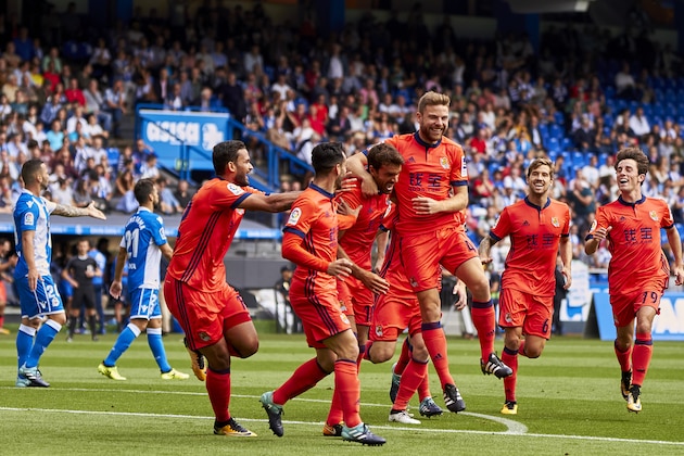 LA CORUNA, SPAIN - SEPTEMBER 10:  Players of Real Sociedad celebrate after scoring the second goal during the La Liga match between Deportivo La Coruna and Real Sociedad  at  on September 10, 2017 in La Coruna, .  (Photo by fotopress/Getty Images)