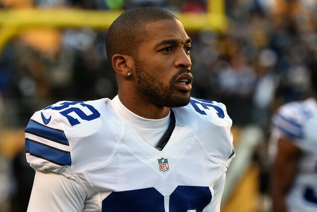 PITTSBURGH, PA - NOVEMBER 13: Cornerback Orlando Scandrick #32 of the Dallas Cowboys looks on from the field before a game against the Pittsburgh Steelers at Heinz Field on November 13, 2016 in Pittsburgh, Pennsylvania. The Cowboys defeated the Steelers 35-30.  (Photo by George Gojkovich/Getty Images)