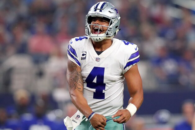 ARLINGTON, TX - SEPTEMBER 10:  Dak Prescott #4 of the Dallas Cowboys celebrates after throwing a touchdown pass to Jason Witten #82 of the Dallas Cowboys in the second quarter against the New York Giants at AT&T Stadium on September 10, 2017 in Arlington, Texas.  (Photo by Tom Pennington/Getty Images)