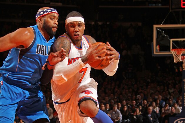 NEW YORK, NY - NOVEMBER 9:  Carmelo Anthony #7 of the New York Knicks drives to the basket against Vince Carter #25 of the Dallas Mavericks during the game on November 9, 2012 at Madison Square Garden in New York City.  NOTE TO USER: User expressly acknowledges and agrees that, by downloading and or using this photograph, User is consenting to the terms and conditions of the Getty Images License Agreement. Mandatory Copyright Notice: Copyright 2012 NBAE  (Photo by Nathaniel S. Butler/NBAE via Getty Images)