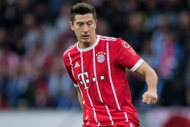 SINSHEIM, GERMANY - SEPTEMBER 09: Robert Lewandowski of Muenchen in action during the Bundesliga match between TSG 1899 Hoffenheim and FC Bayern Muenchen at Wirsol Rhein-Neckar-Arena on September 9, 2017 in Sinsheim, Germany. (Photo by Simon Hofmann/Getty Images)