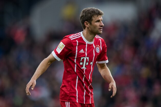 SINSHEIM, GERMANY - SEPTEMBER 09: Thomas Mueller of Muenchen looks on during the Bundesliga match between TSG 1899 Hoffenheim and FC Bayern Muenchen at Wirsol Rhein-Neckar-Arena on September 9, 2017 in Sinsheim, Germany. (Photo by Simon Hofmann/Getty Images)