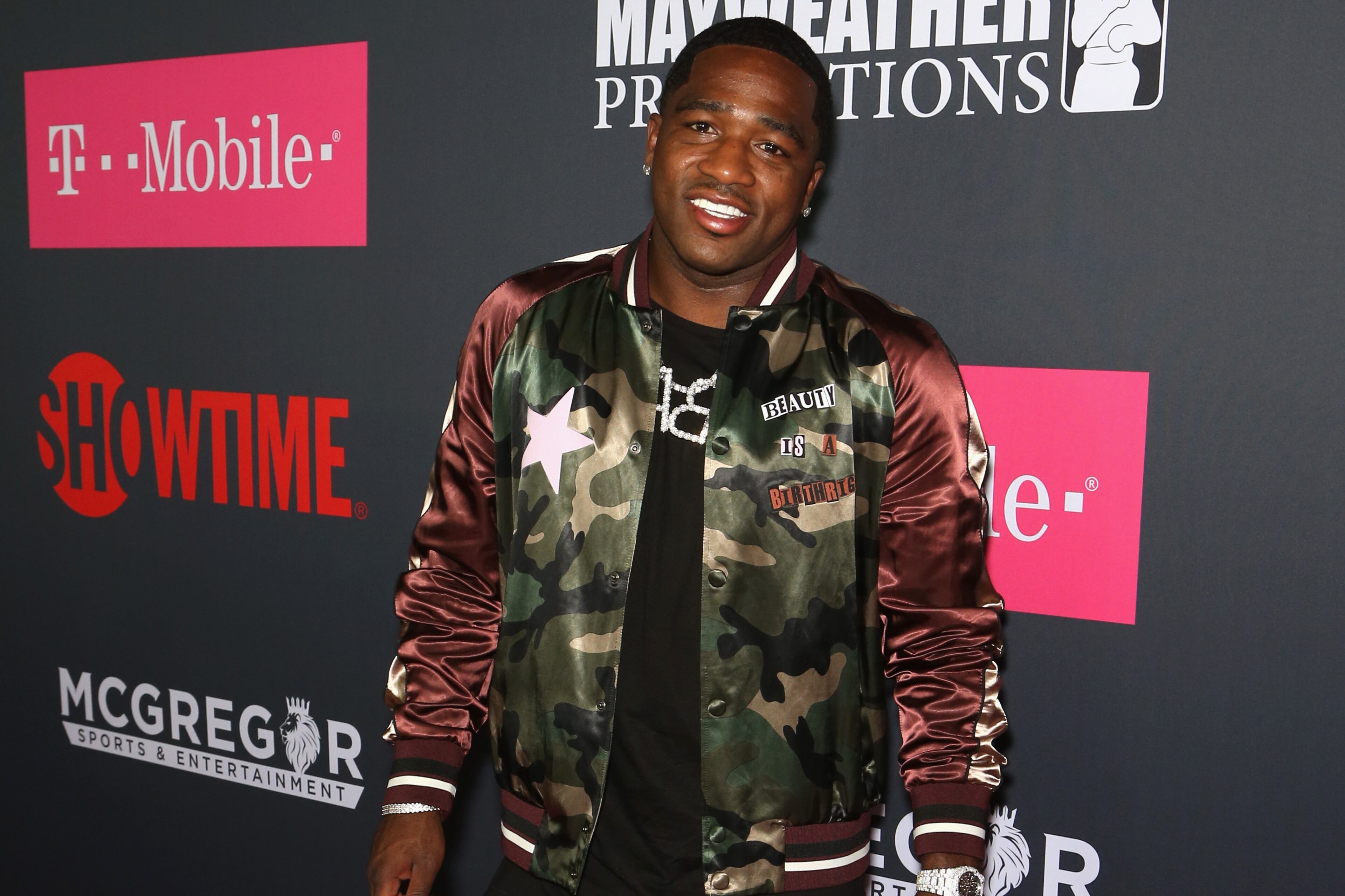 LAS VEGAS, NV - AUGUST 26: Professional boxer Adrien Broner arrives on T-Mobile's magenta carpet duirng the Showtime, WME IME and Mayweather Promotions VIP Pre-Fight Party for Mayweather vs. McGregor at T-Mobile Arena on August 26, 2017 in Las Vegas, Nevada. (Photo by Gabe Ginsberg/Getty Images for Showtime) LAS VEGAS, NV - AUGUST 26: Professional boxer Adrien Broner arrives on T-Mobile's magenta carpet duirng the Showtime, WME IME and Mayweather Promotions VIP Pre-Fight Party for Mayweather vs. McGregor at T-Mobile Arena on August 26, 2017 in Las Vegas, Nevada. (Photo by Gabe Ginsberg/Getty Images for Showtime)