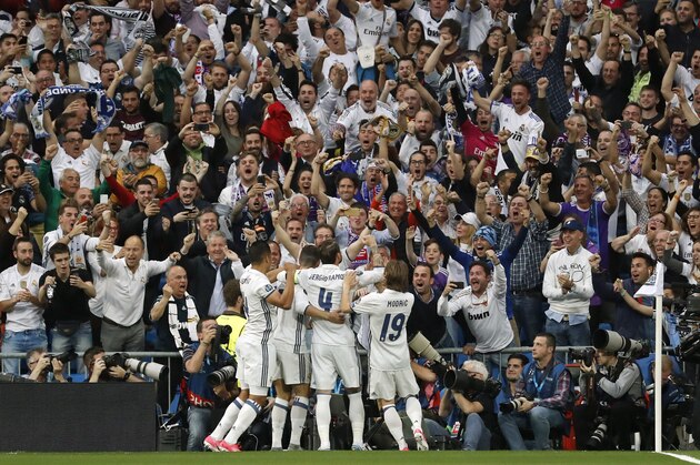 MADRID, SPAIN - MAY 02: Cristiano Ronaldo of Real Madrid celebrates after scoring the first goal during the UEFA Champions League semi-final first leg match between Real Madrid CF and Club Atletico de Madrid at Estadio Santiago Bernabeu on May 2, 2017 in Madrid, Spain. (Photo by TF-Images/Getty Images)