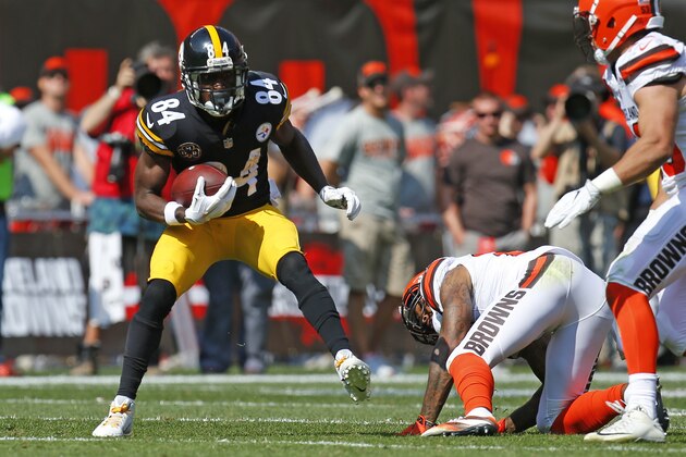 CLEVELAND, OH - SEPTEMBER 10:  Antonio Brown #84 of the Pittsburgh Steelers in action against the Cleveland Browns at FirstEnergy Stadium on September 10, 2017 in Cleveland, Ohio. (Photo by Justin K. Aller/Getty Images)