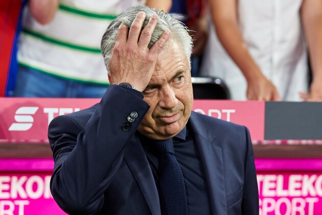 MUNICH, GERMANY - AUGUST 18: Head coach Carlo Ancelotti of Muenchen looks on during the Bundesliga match between FC Bayern Muenchen and Bayer 04 Leverkusen at Allianz Arena on August 18, 2017 in Munich, Germany. (Photo by TF-Images/TF-Images via Getty Images)