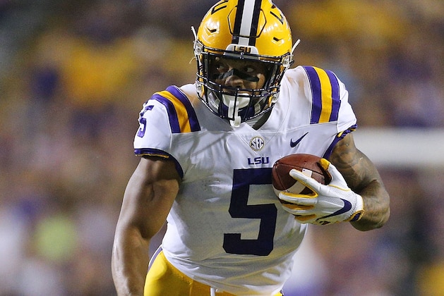 BATON ROUGE, LA - SEPTEMBER 09:  Derrius Guice #5 of the LSU Tigers runs with the ball during a game against the Chattanooga Mocs at Tiger Stadium on September 9, 2017 in Baton Rouge, Louisiana.  (Photo by Jonathan Bachman/Getty Images)
