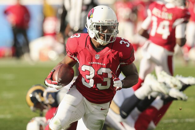 LOS ANGELES, CA - JANUARY 01:  Running back Kerwynn Williams #33 of the Arizona Cardinals carries the ball against the Los Angeles Rams in the second quarter at Los Angeles Memorial Coliseum on January 1, 2017 in Los Angeles, California.  (Photo by Stephen Dunn/Getty Images)