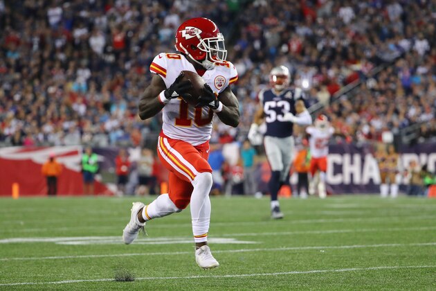 FOXBORO, MA - SEPTEMBER 07:  Tyreek Hill #10 of the Kansas City Chiefs makes a 75-yard touchdown reception during the third quarter against the New England Patriots at Gillette Stadium on September 7, 2017 in Foxboro, Massachusetts.  (Photo by Adam Glanzman/Getty Images)
