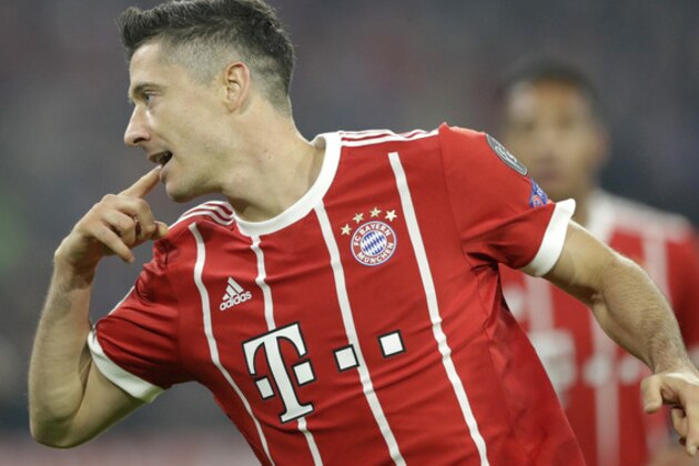Bayern's Robert Lewandowski, left, jubilates after scoring during a Champions League Group B soccer match between FC Bayern Munich and RSC Anderlecht in Munich, Germany, Tuesday, Sept. 12, 2017. (AP Photo/Matthias Schrader)