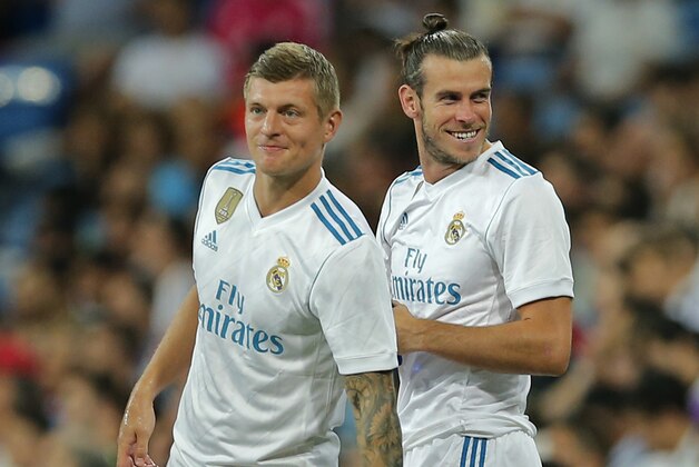 Real Madrid's Toni Kroos, left and Gareth Bale wait to come on as substitutes during the Santiago Bernabeu Trophy soccer match between Real Madrid and Fiorentina at the Santiago Bernabeu stadium in Madrid, Spain, Wednesday, Aug. 23, 2017. (AP Photo/Paul White)