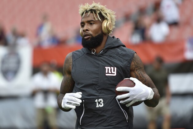 New York Giants wide receiver Odell Beckham warms up prior to an NFL preseason football game against the Cleveland Browns, Monday, Aug. 21, 2017, in Cleveland. The Browns won 10-6. (AP Photo/David Richard)