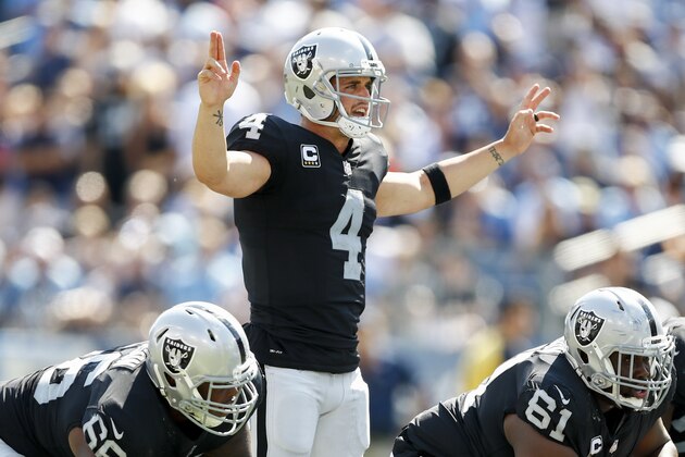 NASHVILLE, TN- SEPTEMBER 10: Quarterback Derek Carr  #4 of the Oakland Raiders gets calls a play against the Tennessee Titans in the second half  at Nissan Stadium on September 10, 2017 In Nashville, Tennessee. (Photo by Wesley Hitt/Getty Images) )