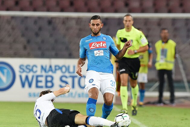 NAPLES, ITALY - AUGUST 27: Player of SSC Napoli Faouzi Ghoulam vies with Atalanta BC player Marten de Roon during the Serie A match between SSC Napoli and Atalanta BC at Stadio San Paolo on August 27, 2017 in Naples, Italy.  (Photo by Francesco Pecoraro/Getty Images)