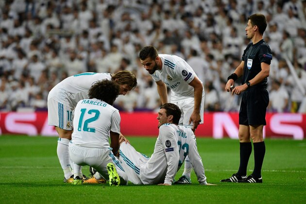 Real Madrid's midfielder from Croatia Mateo Kovacic (C) suffers muscle pains during the UEFA Champions League football match Real Madrid CF vs APOEL FC at the Santiago Bernabeu stadium in Madrid on September 13, 2017. / AFP PHOTO / PIERRE-PHILIPPE MARCOU        (Photo credit should read PIERRE-PHILIPPE MARCOU/AFP/Getty Images)