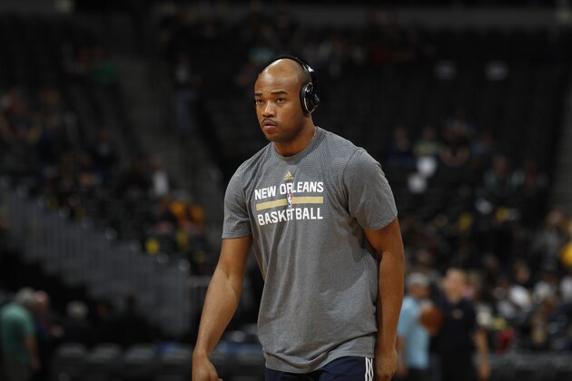 New Orleans Pelicans guard Jarrett Jack warms up before the first half of an NBA basketball game Sunday, March 26, 2017, in Denver. (AP Photo/David Zalubowski))
