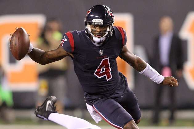 CINCINNATI, OH - SEPTEMBER 14:  Deshaun Watson #4 of the Houston Texans breaks a tackle from Carl Lawson #58 of the Cincinnati Bengals as he runs for a touchdown during the first half at Paul Brown Stadium on September 14, 2017 in Cincinnati, Ohio.  (Photo by John Grieshop/Getty Images)