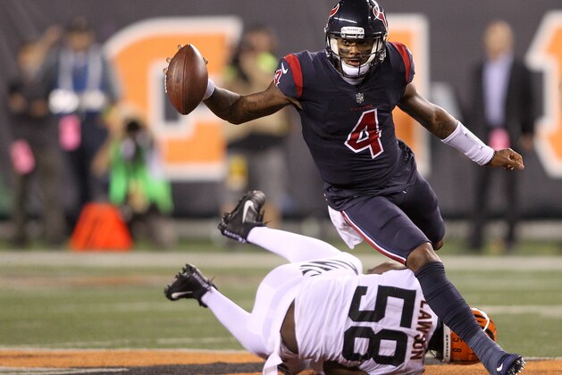 CINCINNATI, OH - SEPTEMBER 14:  Deshaun Watson #4 of the Houston Texans breaks a tackle from Carl Lawson #58 of the Cincinnati Bengals as he runs for a touchdown during the first half at Paul Brown Stadium on September 14, 2017 in Cincinnati, Ohio.  (Photo by John Grieshop/Getty Images)