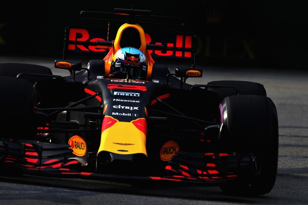 SINGAPORE - SEPTEMBER 15:  Daniel Ricciardo of Australia driving the (3) Red Bull Racing Red Bull-TAG Heuer RB13 TAG Heuer on track during practice for the Formula One Grand Prix of Singapore at Marina Bay Street Circuit on September 15, 2017 in Singapore.  (Photo by Clive Mason/Getty Images)