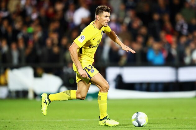 METZ, FRANCE - SEPTEMBER 08:  Thomas Meunier of Paris Saint-Germain Football Club or PSG in action during the Ligue 1 match between Metz and Paris Saint Germain or PSG held at Stade Saint-Symphorien  on September 8, 2017 in Metz, France.  (Photo by Dean Mouhtaropoulos/Getty Images)