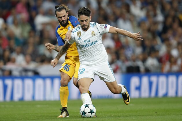 (L-R) Stathis Aloneftis of APOEL FC, Isco of Real Madrid during the UEFA Champions League group H match between Real Madrid and APOEL FC on September 13, 2017 at the Santiago Bernabeu stadium in Madrid, Spain.(Photo by VI Images via Getty Images)