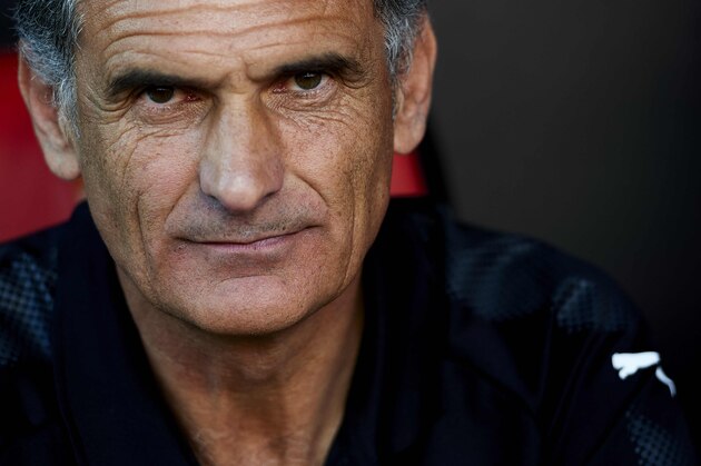 SEVILLE, SPAIN - SEPTEMBER 09:  Head coach of SD Eibar Jose Luis Mendilibar looks on during the La Liga match between Sevilla and Eibar at Estadio Ramon Sanchez Pizjuan on September 9, 2017 in Seville, Spain.  (Photo by Aitor Alcalde/Getty Images)