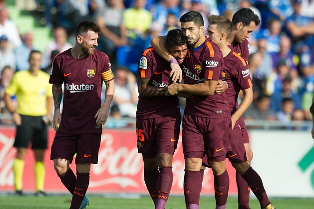 GETAFE, SPAIN - SEPTEMBER 16: Paulinho of FC Barcelona celebrates with Luis Suarez after scoring his team's 2nd goal during the La Liga match between Getafe and Barcelona at Coliseum Alfonso Perez on September 16, 2017 in Getafe, . (Photo by Denis Doyle/Getty Images)