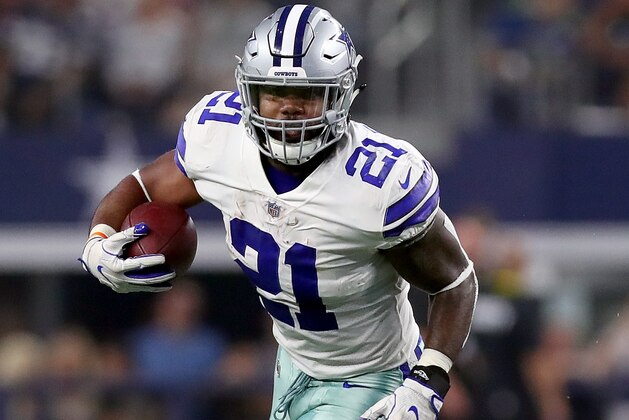 ARLINGTON, TX - SEPTEMBER 10:  Ezekiel Elliott #21 of the Dallas Cowboys carries the ball against the New York Giants in the fourth quarter at AT&T Stadium on September 10, 2017 in Arlington, Texas.  (Photo by Tom Pennington/Getty Images)