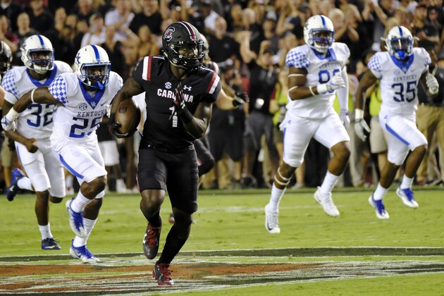 COLUMBIA, SC - SEPTEMBER 16: Wide receiver Deebo Samuel #1 of the South Carolina Gamecocks outruns defenders from the Kentucky Wildcats for a touchdown at Williams-Brice Stadium on September 16, 2017 in Columbia, South Carolina.  (Photo by Todd Bennett/GettyImages)