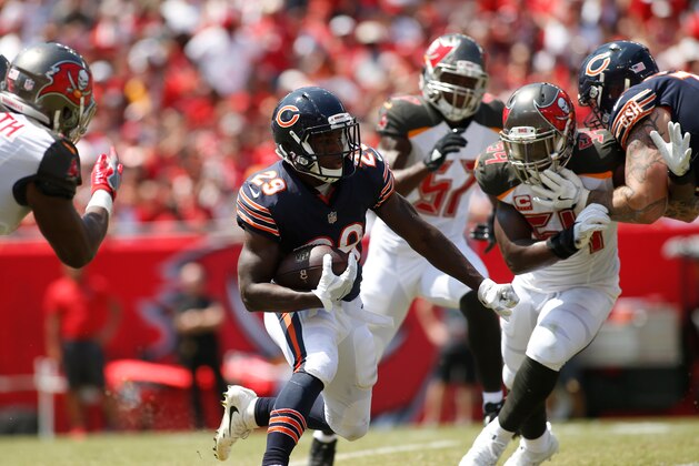TAMPA, FL - SEPTEMBER 17:  Running back Tarik Cohen #29 of the Chicago Bears carries the ball for several yards during the first quarter of an NFL football game against the Tampa Bay Buccaneers on September 17, 2017 at Raymond James Stadium in Tampa, Florida. (Photo by Brian Blanco/Getty Images)