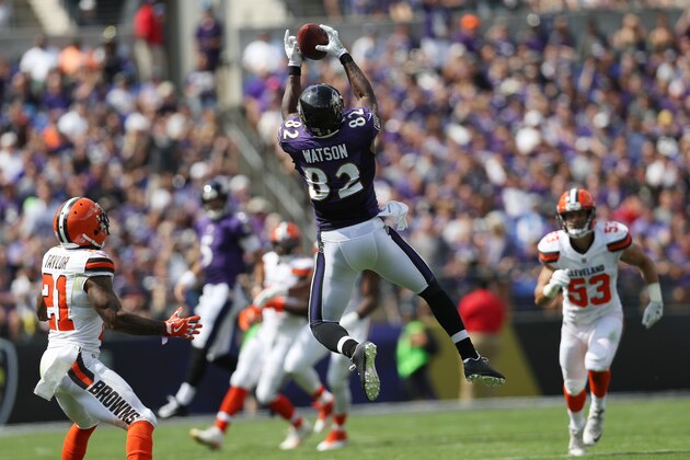 BALTIMORE, MD - SEPTEMBER 17: Tight end Benjamin Watson #82 of the Baltimore Ravens makes a catch in  second quarter against the Cleveland Browns at M&T Bank Stadium on September 17, 2017 in Baltimore, Maryland.  (Photo by Patrick Smith/Getty Images)
