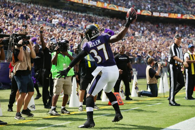 BALTIMORE, MD - SEPTEMBER 17:  Running back Javorius Allen #37 of the Baltimore Ravens celebrates his touchdown against the Cleveland Browns in the second quarter at M&T Bank Stadium on September 17, 2017 in Baltimore, Maryland.  (Photo by Patrick Smith/Getty Images)