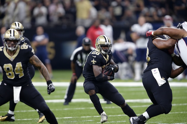 New Orleans Saints running back Adrian Peterson (28) carries in the first half of an NFL football game against the New England Patriots in New Orleans, Sunday, Sept. 17, 2017. (AP Photo/Bill Feig)