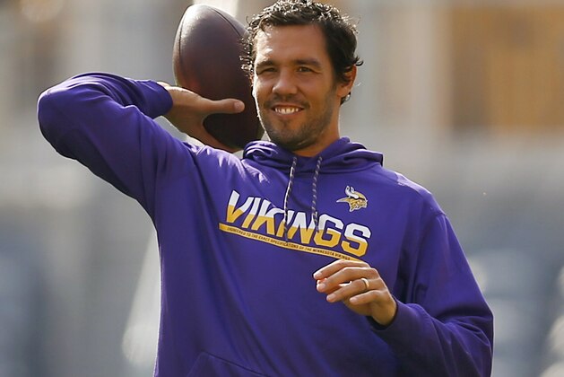 Minnesota Vikings quarterback Sam Bradford (8) tosses a football during warmup time before an NFL football game against the Pittsburgh Steelers, Sunday, Sept. 17, 2017, in Pittsburgh. (AP Photo/Keith Srakocic)