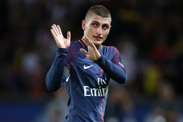 PARIS, FRANCE - AUGUST 20: Marco Verratti of PSG greets the supporters while leaving the pitch after being sent off with a red card by the referee during the French Ligue 1 match between Paris Saint Germain (PSG) and Toulouse FC (TFC) at Parc des Princes on August 20, 2017 in Paris, France. (Photo by Jean Catuffe/Getty Images)