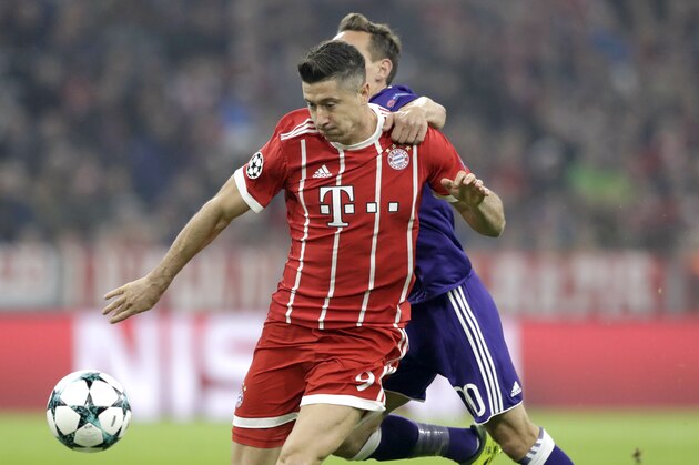Bayern's Robert Lewandowski, left, runs with the ball during the Champions League Group B soccer match between FC Bayern Munich and RSC Anderlecht, at Allianz Arena stadium in Munich, Germany, Tuesday, Sept. 12, 2017. (AP Photo/Matthias Schrader)