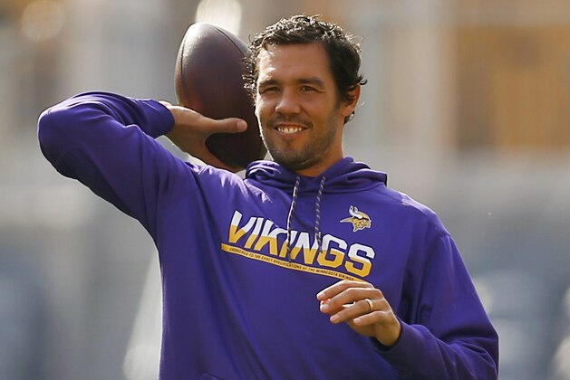 Minnesota Vikings quarterback Sam Bradford (8) tosses a football during warmup time before an NFL football game against the Pittsburgh Steelers, Sunday, Sept. 17, 2017, in Pittsburgh. (AP Photo/Keith Srakocic)