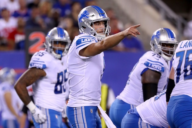 EAST RUTHERFORD, NJ - SEPTEMBER 18:  Matthew Stafford #9 of the Detroit Lions calls a play in the first half against the New York Giants during their game at MetLife Stadium on September 18, 2017 in East Rutherford, New Jersey.  (Photo by Al Bello/Getty Images)