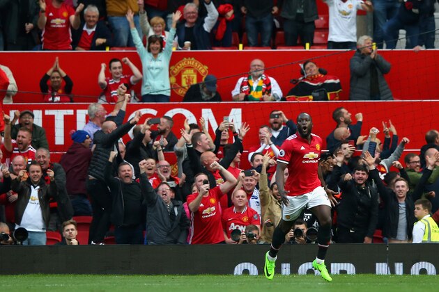 MANCHESTER, ENGLAND - SEPTEMBER 17: Romelu Lukaku of Manchester United celebrates scoring his sides third goal during the Premier League match between Manchester United and Everton at Old Trafford on September 17, 2017 in Manchester, England.  (Photo by Alex Livesey/Getty Images)