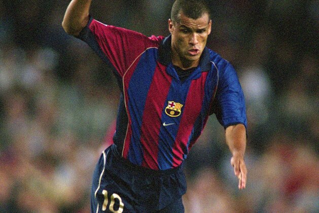 27 Oct 2001:  Rivaldo of Barcelona runs with the ball during the Spanish Primera Liga match against Real Betis played at Nou Camp, in Barcelona, Spain. Barcelona won the match 3-0. \ Picture taken by Nuno Correia \ Mandatory Credit: AllsportUK  /Allsport