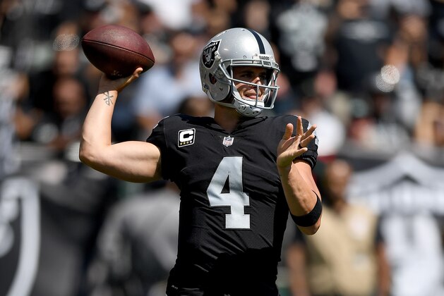 OAKLAND, CA - SEPTEMBER 17:  Derek Carr #4 of the Oakland Raiders drops back to pass against the New York Jets during the first quarter of their NFL football game at Oakland-Alameda County Coliseum on September 17, 2017 in Oakland, California.  (Photo by Thearon W. Henderson/Getty Images)