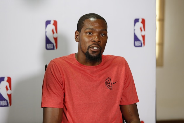 DELHI, INDIA - JULY 28:  Kevin Durant #35 of the Golden State Warriors hosts a Jr. NBA Clinic in Delhi National Capital Region in Delhi, India on July 28, 2017. NOTE TO USER: User expressly acknowledges and agrees that, by downloading and/or using this photograph, user is consenting to the terms and conditions of the Getty Images License Agreement. Mandatory Copyright Notice: Copyright 2017 NBAE (Photo by NBA Photos/NBAE via Getty Images)