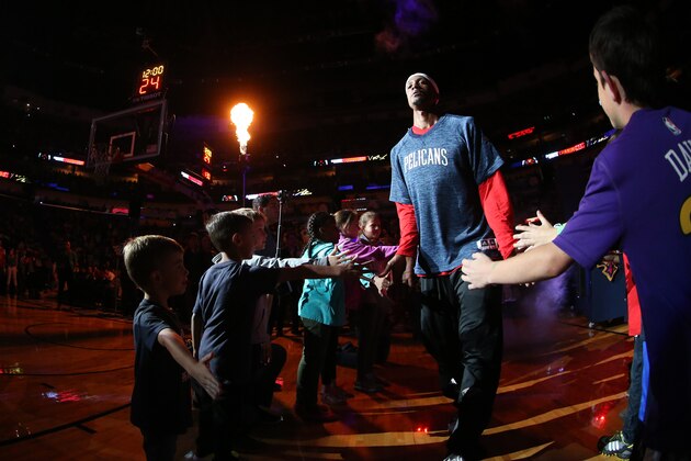 NEW ORLEANS, LA - MARCH 17:  Dante Cunningham #33 of the New Orleans Pelicans is introduced before a game against the Houston Rockets on March 17, 2017 at Smoothie King Center in New Orleans, Louisiana. NOTE TO USER: User expressly acknowledges and agrees that, by downloading and/or using this photograph, user is consenting to the terms and conditions of the Getty Images License Agreement. Mandatory Copyright Notice: Copyright 2017 NBAE (Photo by Layne Murdoch/NBAE via Getty Images)
