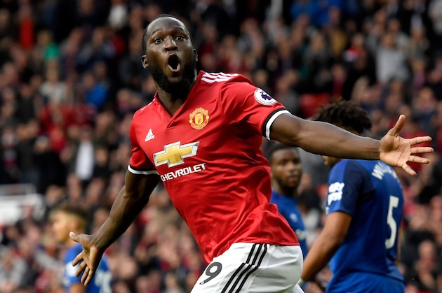 MANCHESTER, ENGLAND - SEPTEMBER 17:  Romelu Lukaku of Manchester United celebrates scoring his sides third goal during the Premier League match between Manchester United and Everton at Old Trafford on September 17, 2017 in Manchester, England.  (Photo by Stu Forster/Getty Images)
