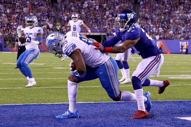 EAST RUTHERFORD, NJ - SEPTEMBER 18:  Eric Ebron #85 of the Detroit Lions scores a 7 yard touchdown against  Darian Thompson #27 of the New York Giants in the second quarter during their game at MetLife Stadium on September 18, 2017 in East Rutherford, New Jersey.  (Photo by Al Bello/Getty Images)