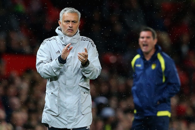 MANCHESTER, ENGLAND - SEPTEMBER 20:  Jose Mourinho, Manager of Manchester United gives instruction during the Carabao Cup Third Round match between Manchester United and Burton Albion at Old Trafford on September 20, 2017 in Manchester, England.  (Photo by Alex Livesey/Getty Images)