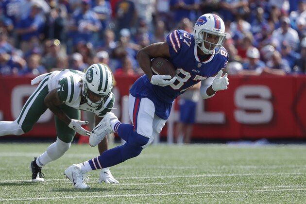 BUFFALO, NY - SEPTEMBER 10: Jordan Matthews #87 of the Buffalo Bills runs after making a catch during NFL game action against the New York Jets at New Era Field on September 10, 2017 in Buffalo, New York. (Photo by Tom Szczerbowski/Getty Images)
