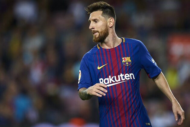 BARCELONA, SPAIN - SEPTEMBER 19:  Lionel Messi of Barcelona reacts during the La Liga match between Barcelona and Eibar at Camp Nou on September 19, 2017 in Barcelona, Spain.  (Photo by fotopress/Getty Images)